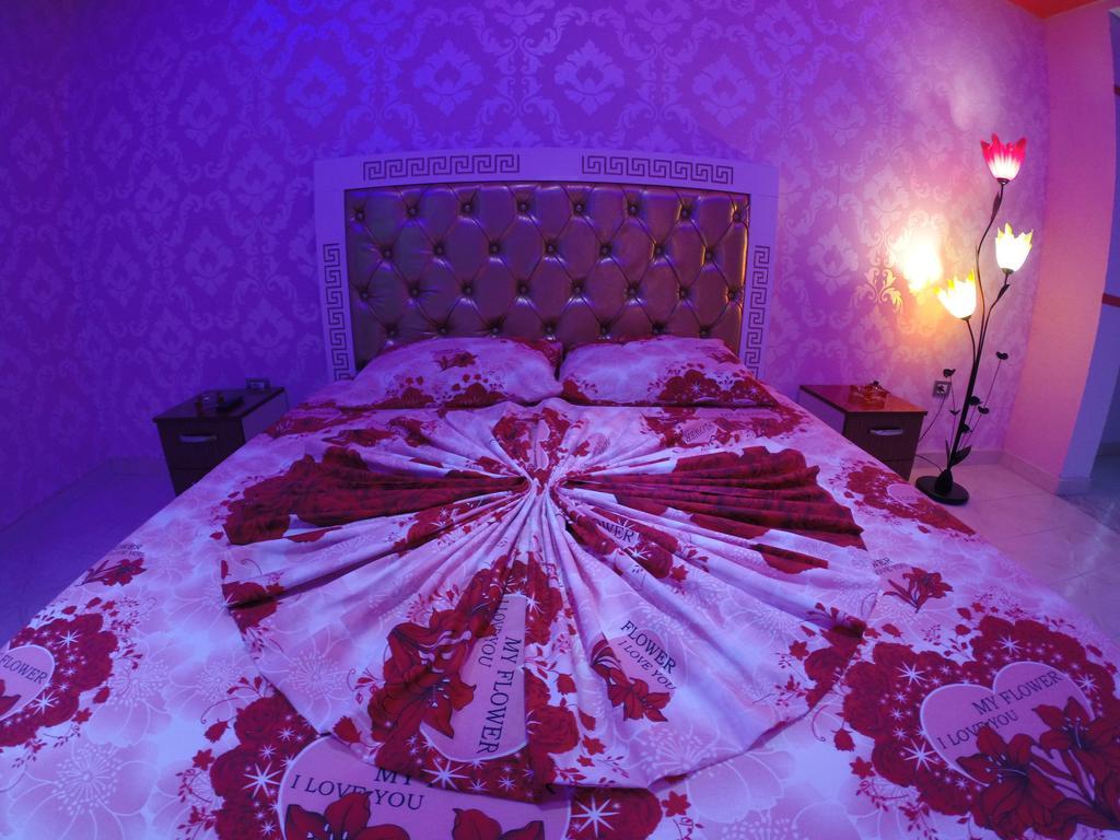 Hotel Buza New Shtoj Bagian luar foto