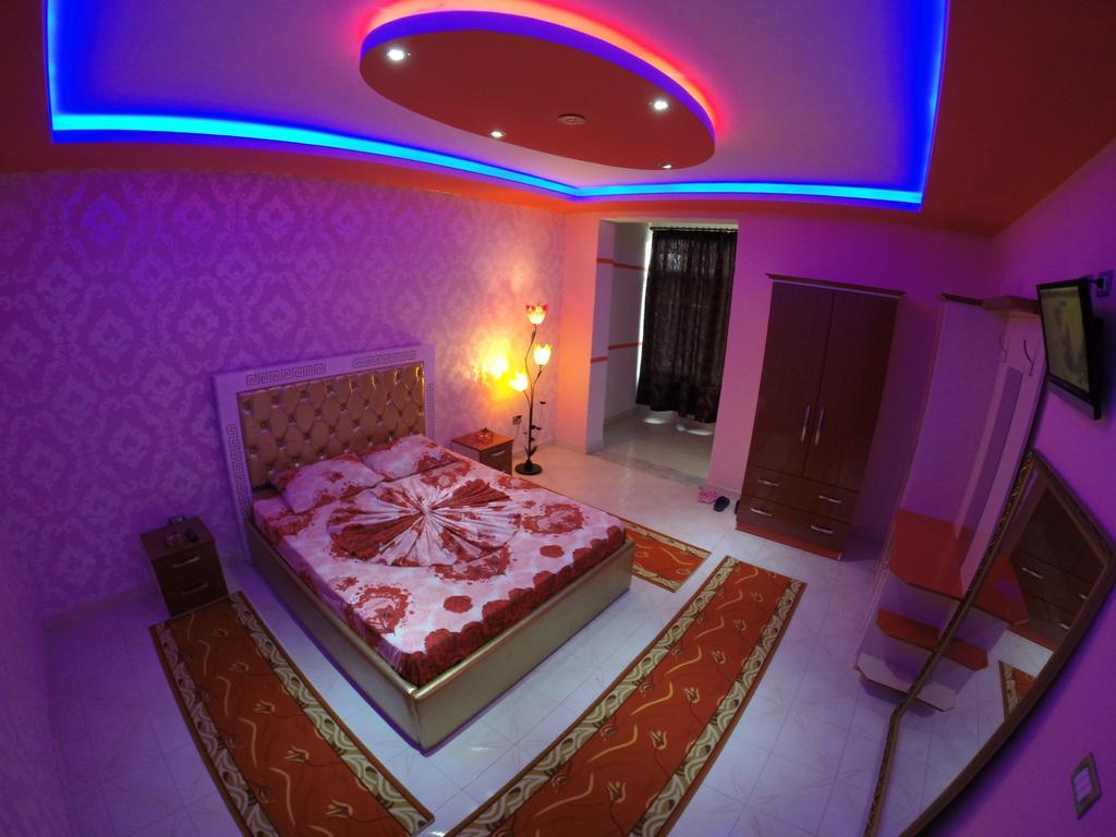 Hotel Buza New Shtoj Bagian luar foto