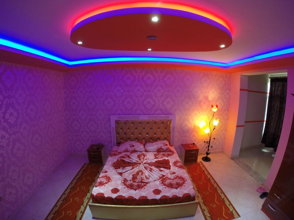 Hotel Buza New Shtoj Ruang foto